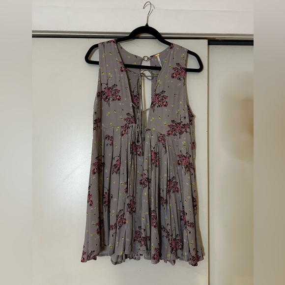 Free People Dresses & Skirts - Free People Gray Floral Mini Dress